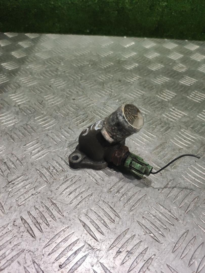 фланец (тройник) системы охлаждения Rover 600 Series 1 поколение 1997, 1.8 л., бензин, МКПП - фото №1