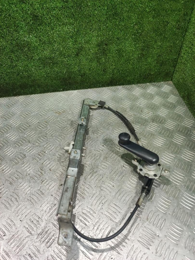 стеклоподъемник задний левый Fiat Palio 1 поколение 2000, 1.2 л., бензин, МКПП, универсал - фото №1