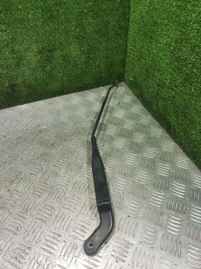 щеткодержатель (поводок стеклоочистителя, дворник) Citroen Xantia 1 поколение 1997, 1.8 л., бензин, МКПП, универсал - фото №1