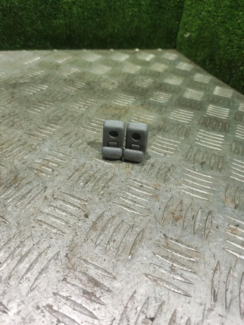 Крепление (крючок) солнцезащитного козырька Toyota Picnic 1 поколение XM10 2000, 2.0 л., 3S-FE, бензин, МКПП, минивэн - фото №1