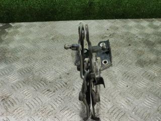 петля крышки багажника Nissan Primera P10 1995, 1.6 л., бензин, МКПП, седан