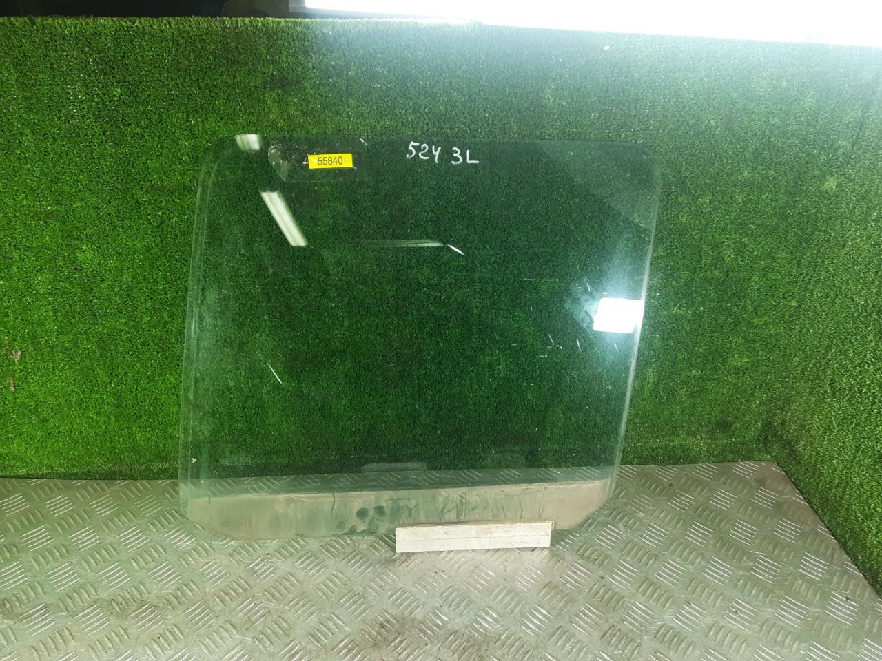 стекло двери задней левой Ford Fiesta 4 поколение 1997, 1.3 л., бензин, МКПП, хетчбэк 5 дв. - фото №1