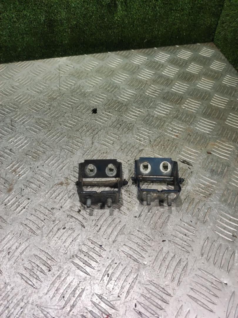 петля крышки багажника Ford Mondeo 2 поколение 1998, 1.8 л., дизель, МКПП, универсал - фото №1