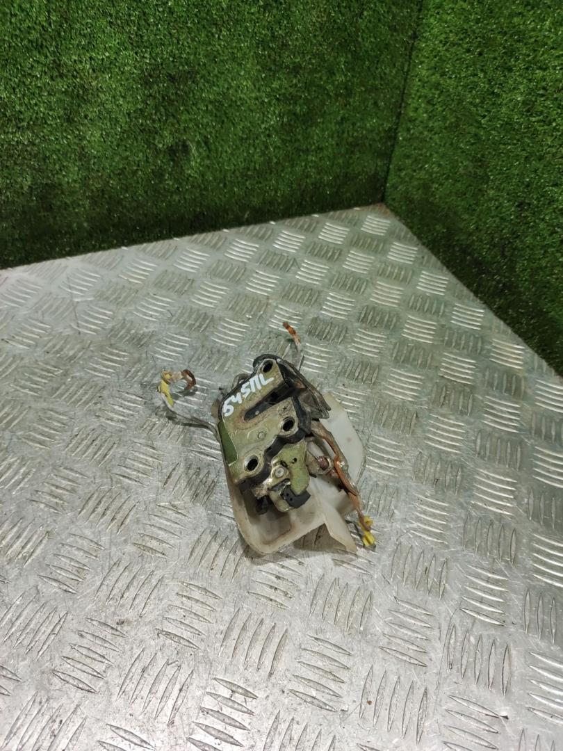 замок двери передней левой Toyota Corolla 7 поколение (E100) 1997, 1.3 л., 4E-FE, бензин, МКПП, хетчбэк 3 дв. - фото №1