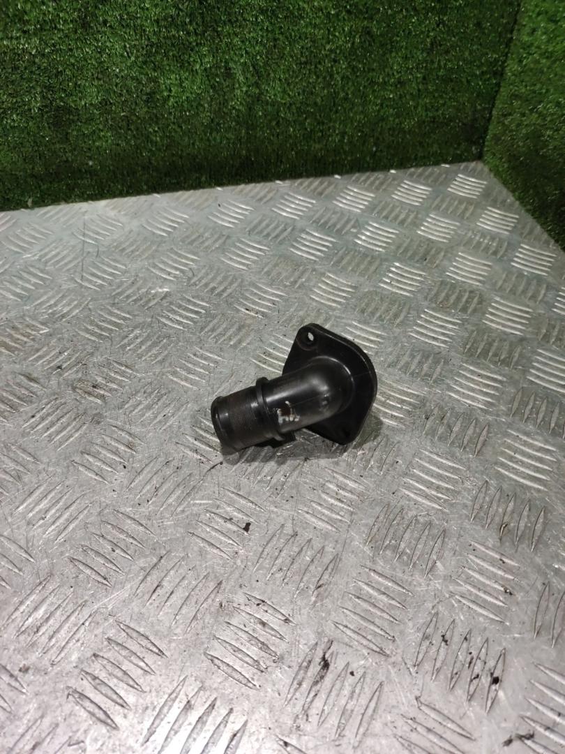 корпус термостата Citroen Xsara 1 поколение 2000, 1.6 л., бензин, МКПП, хетчбэк 5 дв. - фото №1