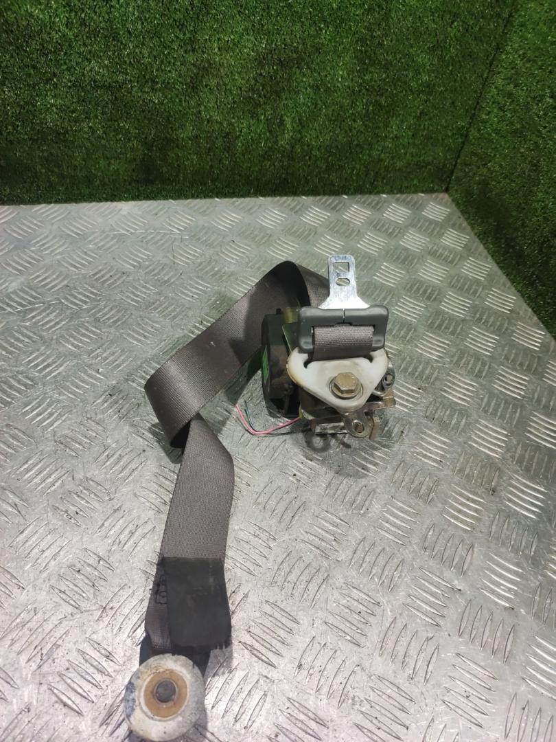 ремень безопасности Mazda 323 6 поколение 2000, 1.5 л., бензин, МКПП, седан - фото №1