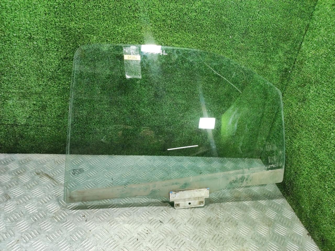 стекло двери задней левой Ford Mondeo 2 поколение 1997, 1.8 л., дизель, МКПП, хетчбэк 5 дв. - фото №1