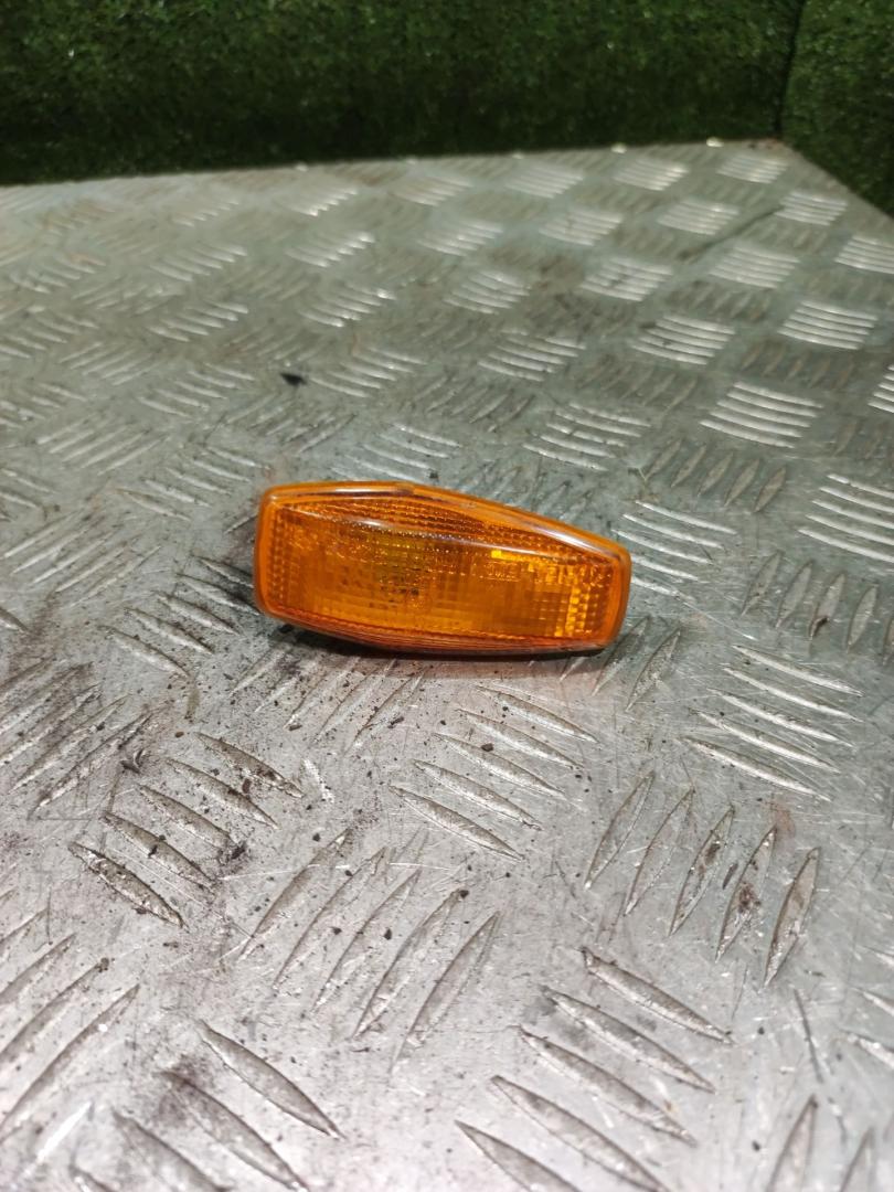 повторитель поворота на крыле левый Hyundai Trajet 1 поколение 2004, 2.0 л., G4JP, бензин, АКПП, минивэн - фото №1