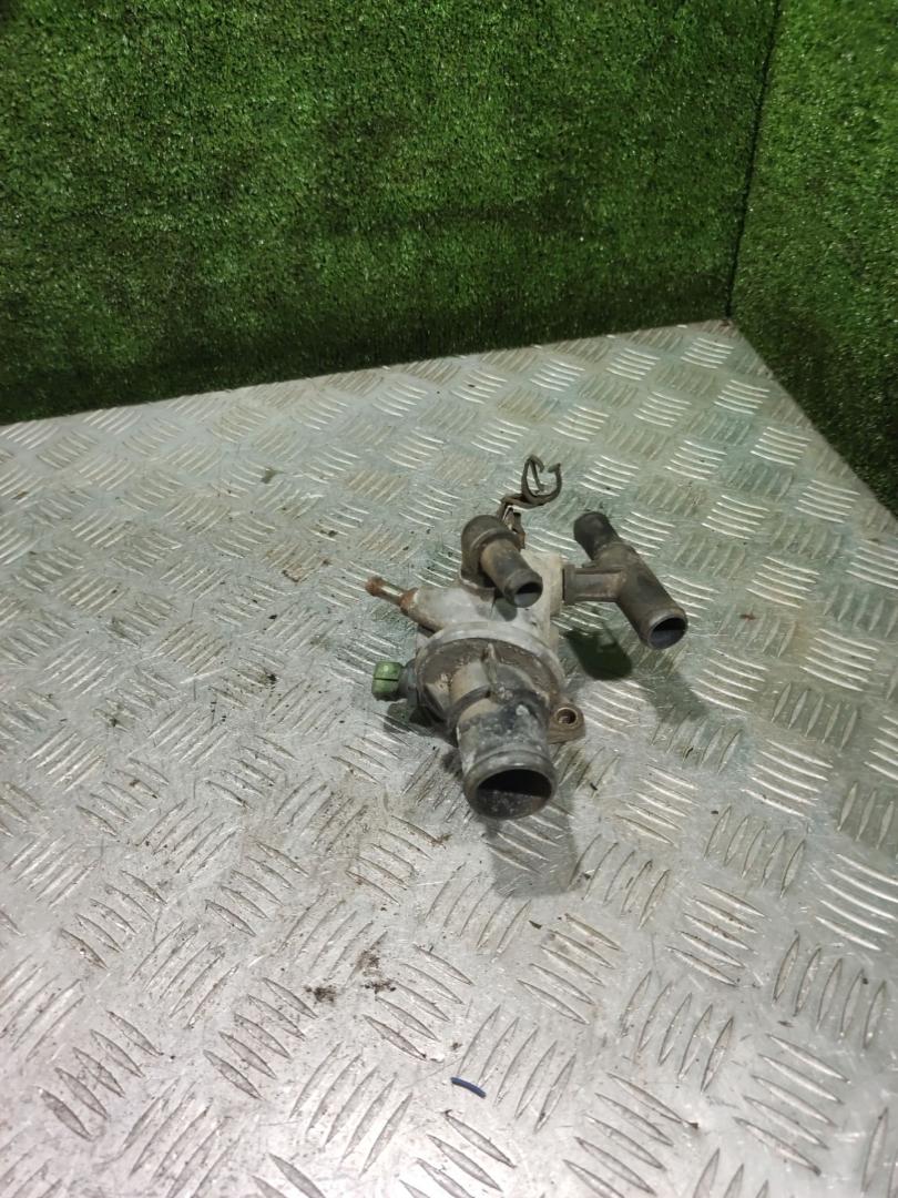 корпус термостата Alfa Romeo 146 1 поколение 2000, 1.8 л., бензин, МКПП, хетчбэк 5 дв. - фото №1