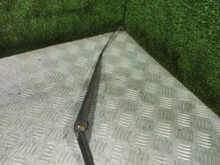 щеткодержатель (поводок стеклоочистителя, дворник) Mazda 626 GF 1998, 2.0 л., бензин, МКПП, хетчбэк 5 дв.