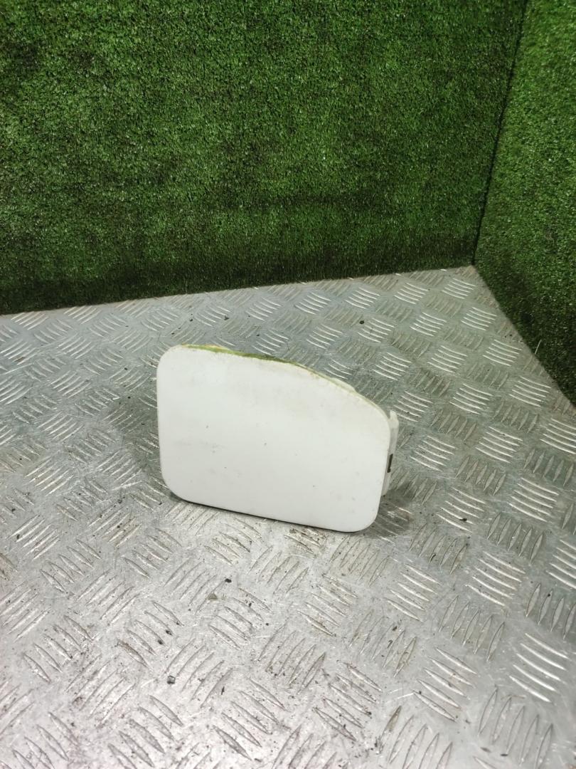 лючок топливного бака Suzuki Baleno 1 поколение 2000, 1.8 л., бензин, МКПП, универсал - фото №1