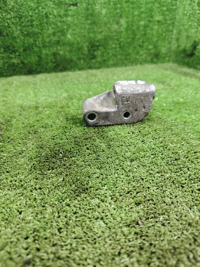 кронштейн генератора Opel Sintra 1 поколение 1998, 2.2 л., X 22 XE, бензин, МКПП, минивэн, 90448772 - фото №1