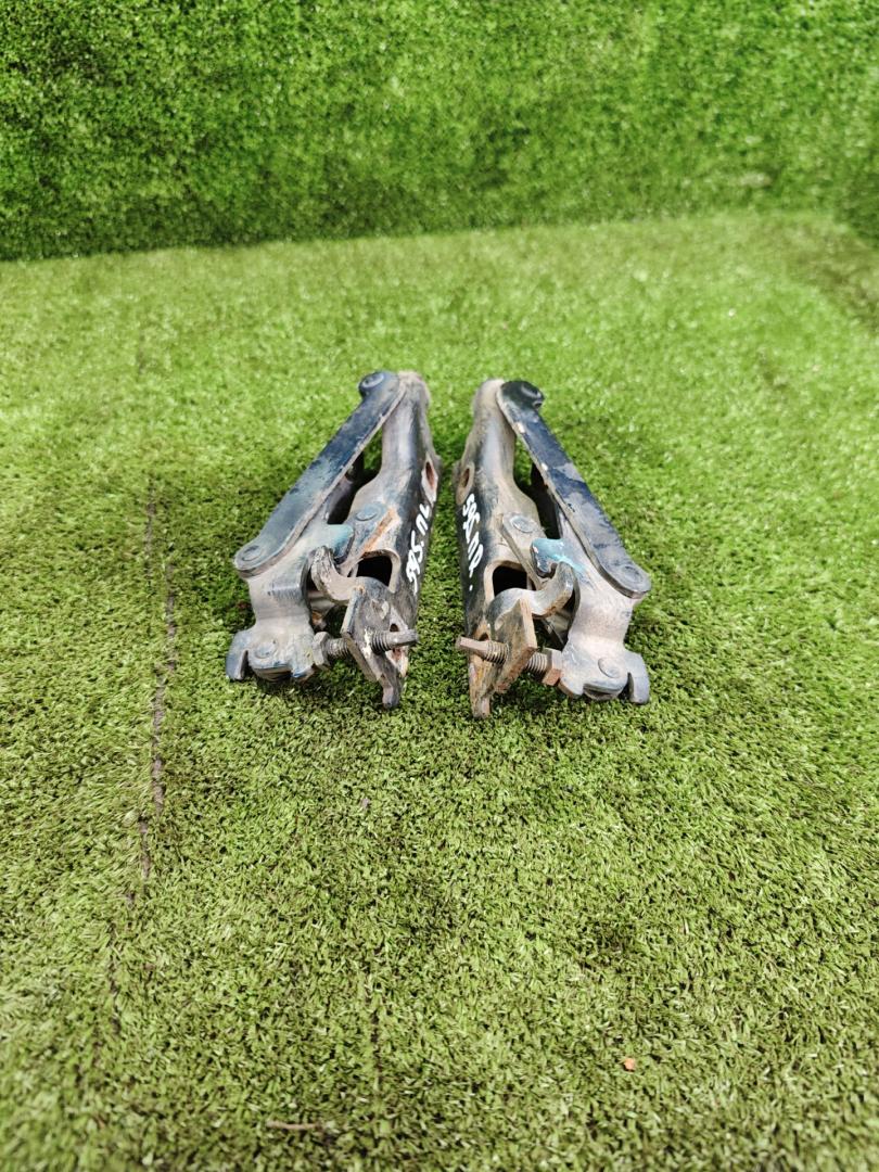 петля капота Opel Sintra 1 поколение 1998, 2.2 л., X 22 XE, бензин, МКПП - фото №1