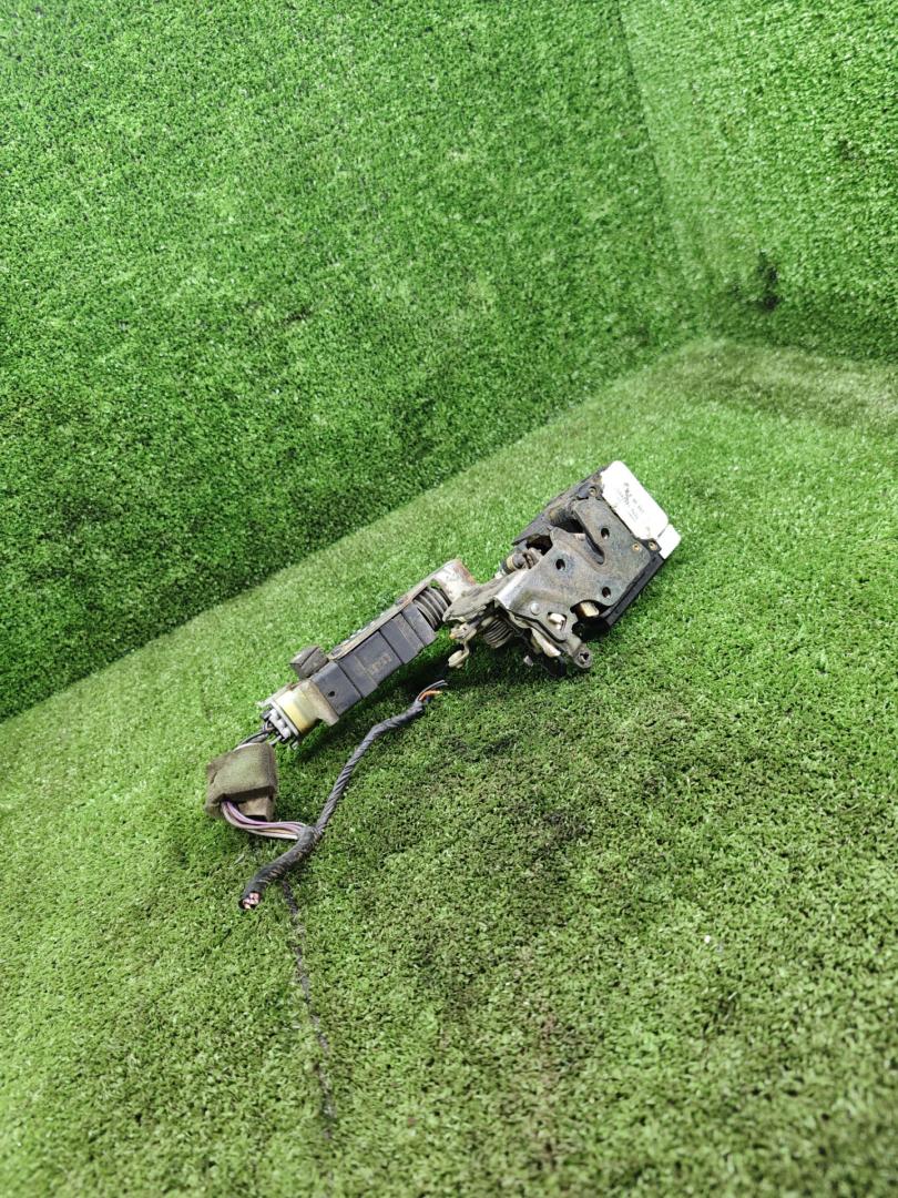 замок двери передней правой Opel Sintra 1 поколение 1998, 2.2 л., X 22 XE, бензин, МКПП - фото №1