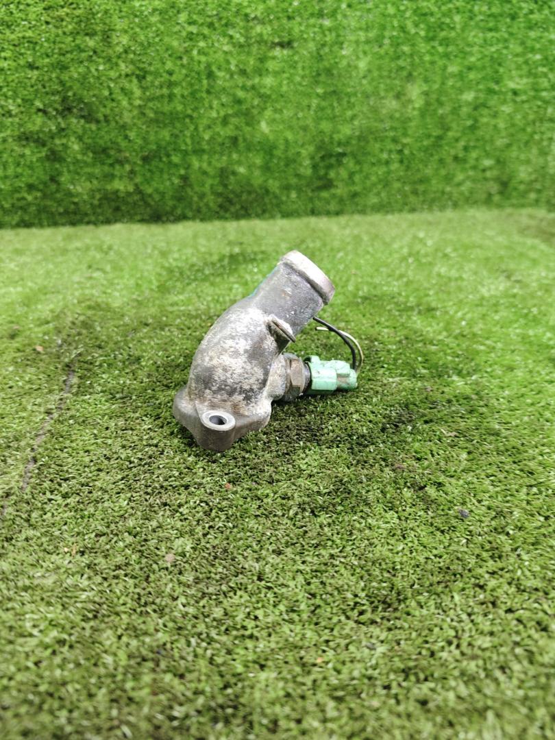 фланец (тройник) системы охлаждения Rover 600 Series 1 поколение 1997, 2.0 л., бензин, МКПП, седан - фото №1