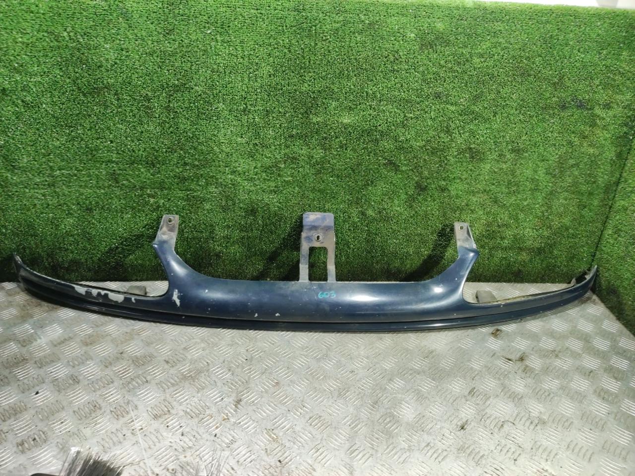 решетка радиатора Renault Laguna 1 поколение 1998, 1.8 л., бензин, МКПП, хетчбэк 5 дв. - фото №1