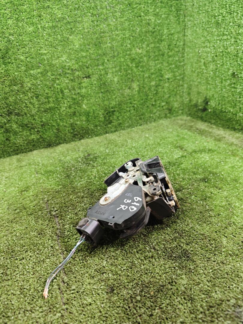 замок двери задней правой Toyota Picnic 1 поколение XM10 2000, 2.2 л., дизель, МКПП, минивэн - фото №1