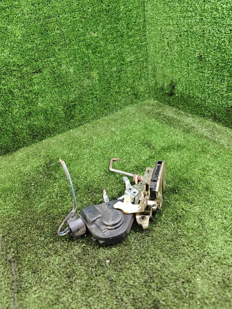 замок двери задней левой Toyota Picnic 1 поколение XM10 2000, 2.2 л., дизель, МКПП, минивэн - фото №1