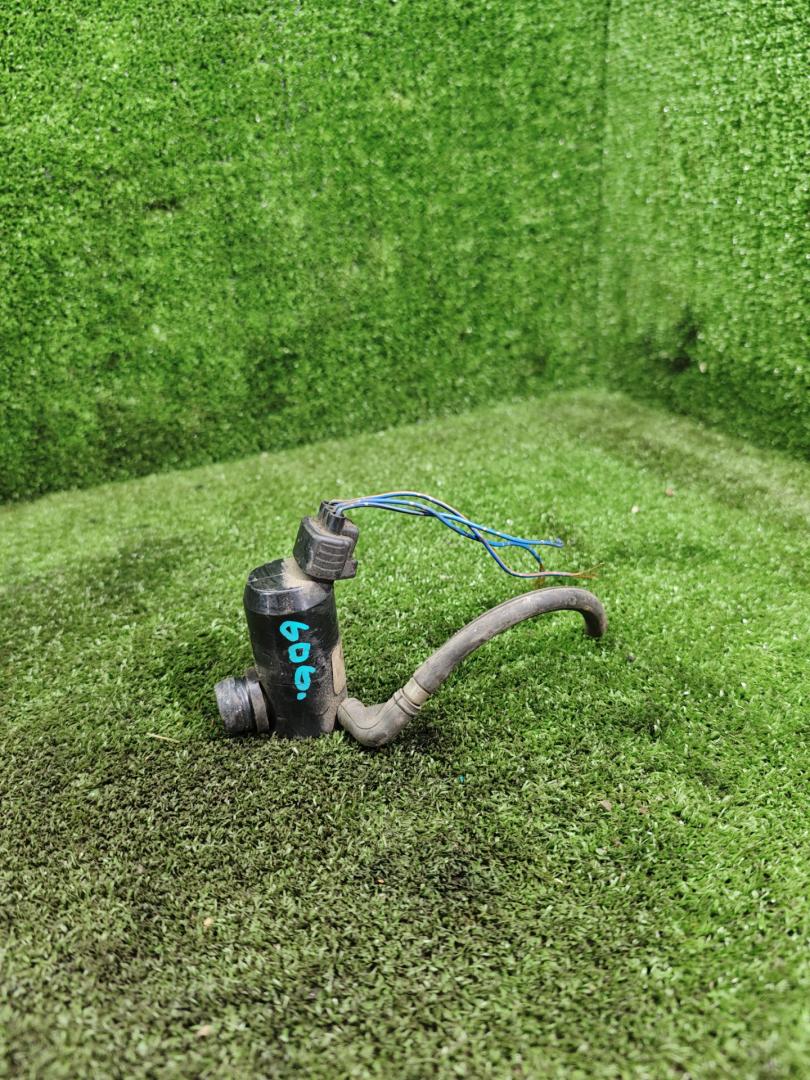 насос (моторчик) омывателя стекла Toyota Carina E 1 поколение T190 1997, 2.0 л., 3S-FE, бензин, МКПП, седан - фото №1