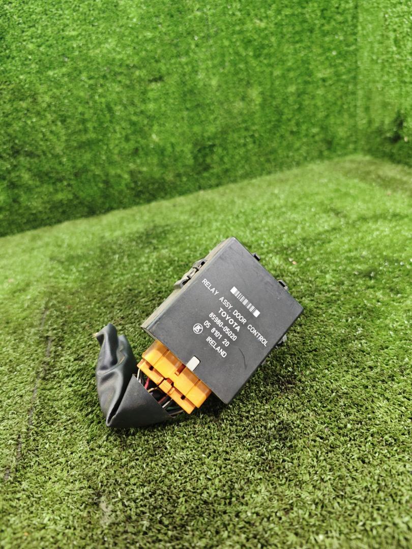 блок управления центральным замком Toyota Carina E 1 поколение T190 1997, 2.0 л., 3S-FE, бензин, МКПП, седан, 8598005020, 05810120 - фото №1