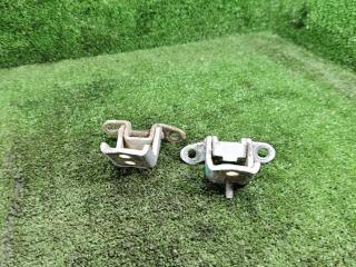 петля двери Nissan Almera Tino V10 2002, 2.2 л., дизель, МКПП, минивэн