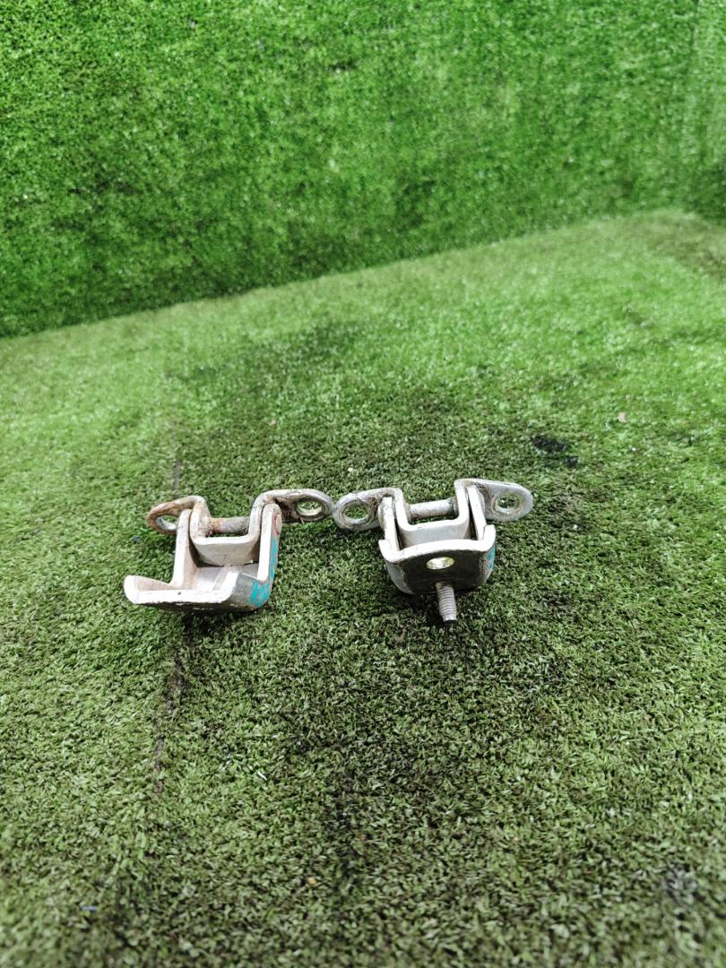 петля двери Nissan Almera Tino V10 2002, 2.2 л., дизель, МКПП, минивэн - фото №1