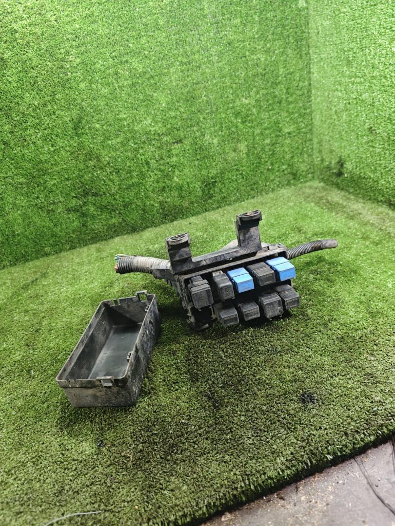 блок предохранителей Nissan Almera Tino V10 2002, 2.2 л., дизель, МКПП, минивэн - фото №1