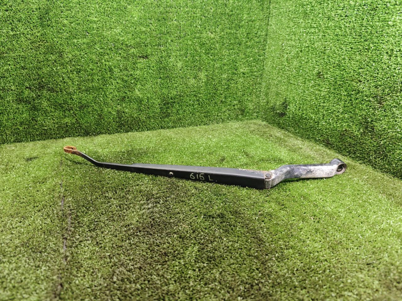 щеткодержатель (поводок стеклоочистителя, дворник) Toyota Carina E 1 поколение T190 1997, 1.6 л., бензин, МКПП, седан - фото №1