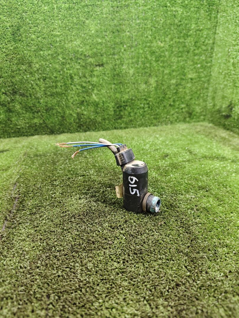 насос (моторчик) омывателя стекла Toyota Carina E 1 поколение T190 1997, 1.6 л., бензин, МКПП, седан - фото №1