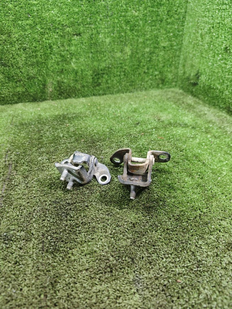 петля двери Toyota Carina E 1 поколение T190 1997, 1.6 л., бензин, МКПП, седан - фото №1