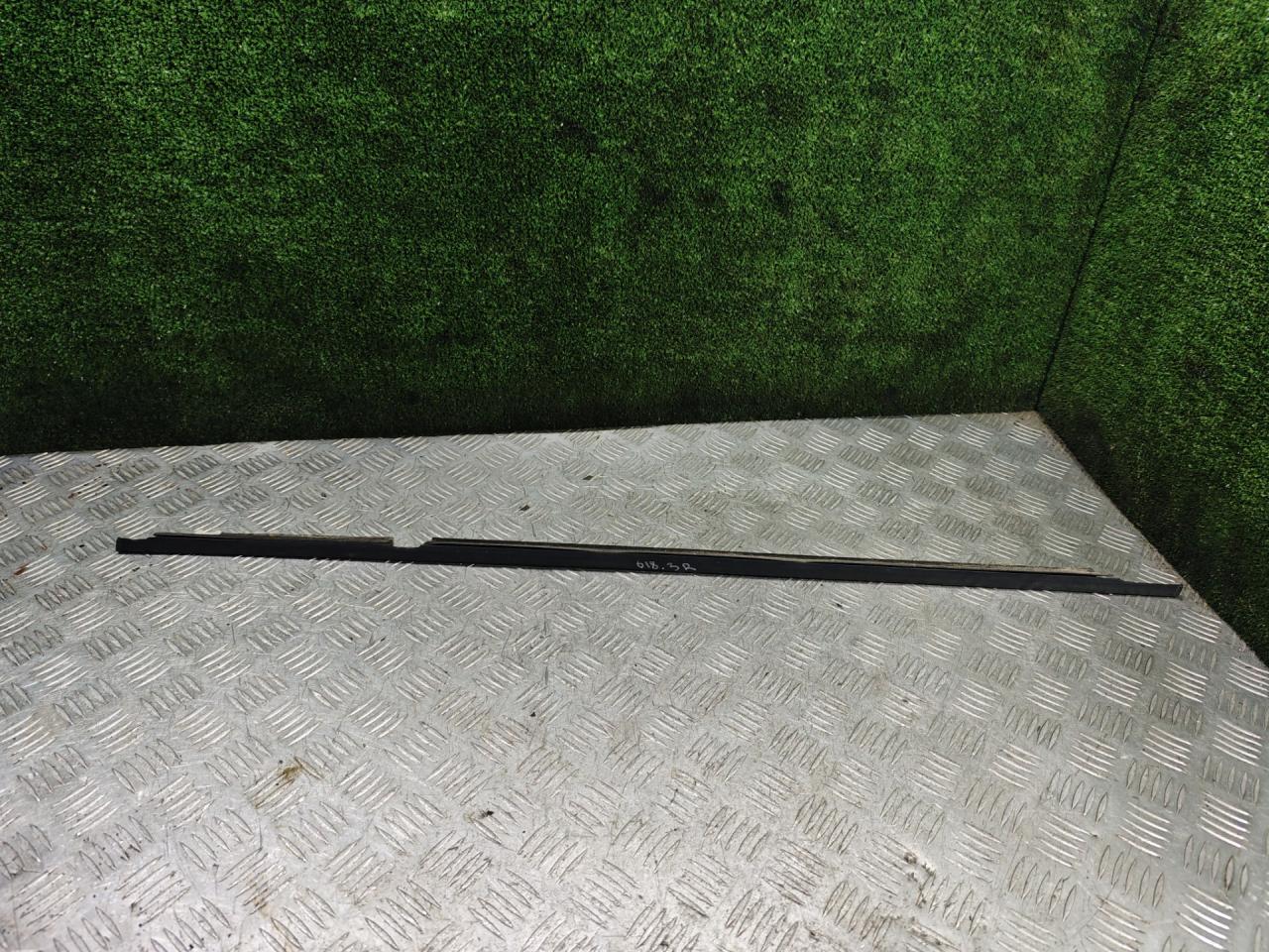 молдинг стекла Toyota Carina E 1 поколение T190 1997, 1.6 л., бензин, МКПП, седан - фото №1