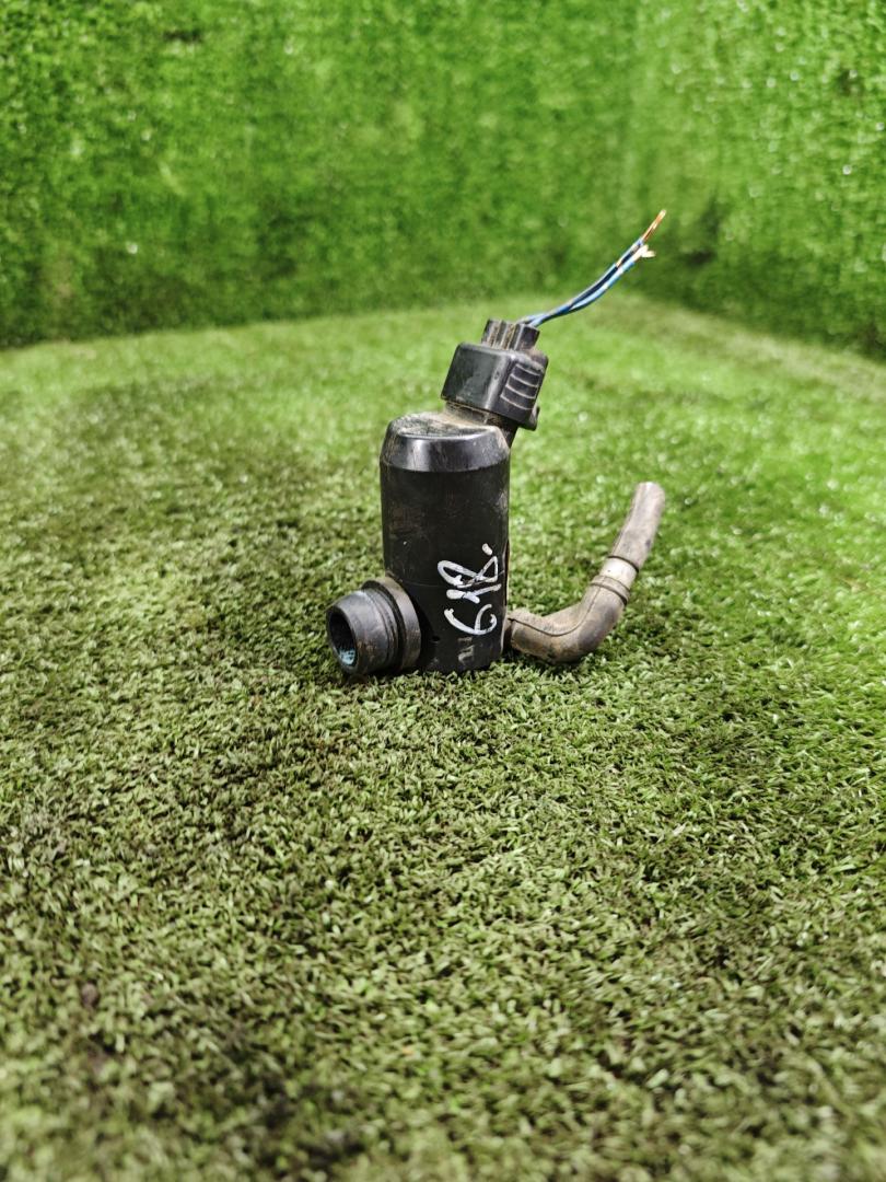 насос (моторчик) омывателя стекла Toyota Carina E 1 поколение T190 1997, 1.6 л., бензин, МКПП, седан - фото №1