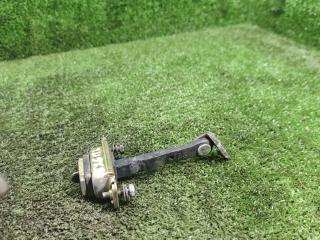 ограничитель открывания двери Hyundai Sonata EF 1999, 2.0 л., бензин, МКПП, седан