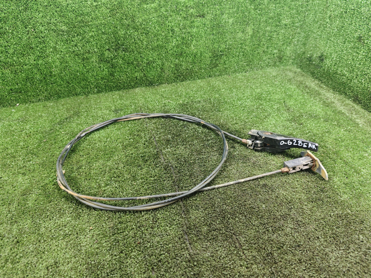 трос открывания лючка топливного бака Mitsubishi Space Wagon 3 поколение (Typ N50) 2000, 2.4 л., GDi, бензин, МКПП, минивэн - фото №1