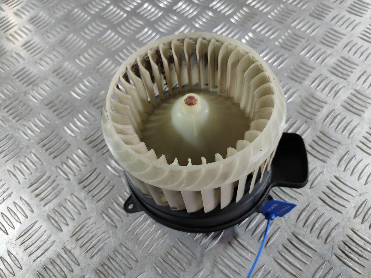 моторчик печки Audi A8 D4/4H 2012, 4.2 л., CDRA, бензин, АКПП, седан, 4H1820021B - фото №1