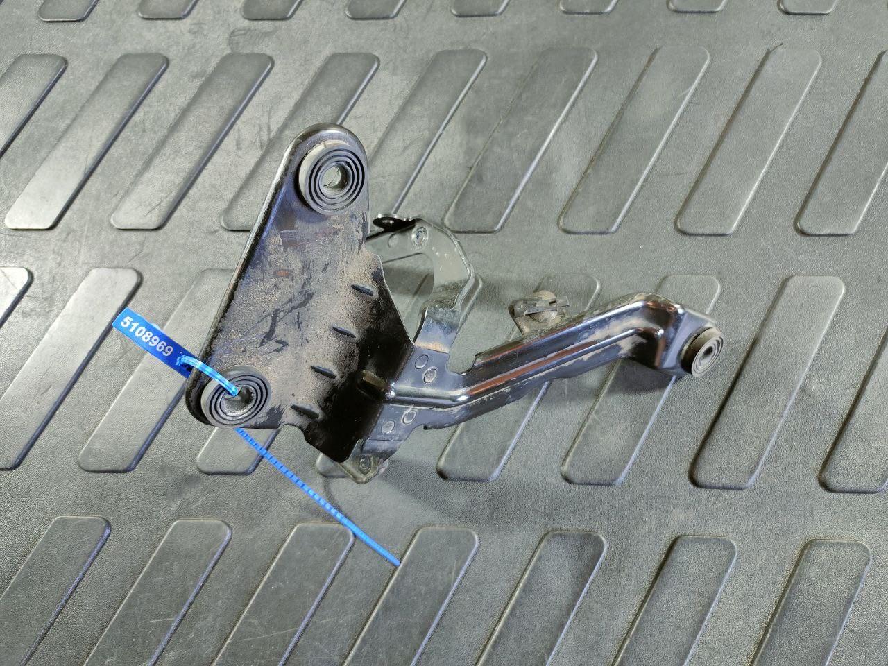 кронштейн (крепление) Volkswagen Passat CC 1 поколение 2012, 2.0 л., CCZB, бензин, АКПП, купе, 3C0906617 - фото №1