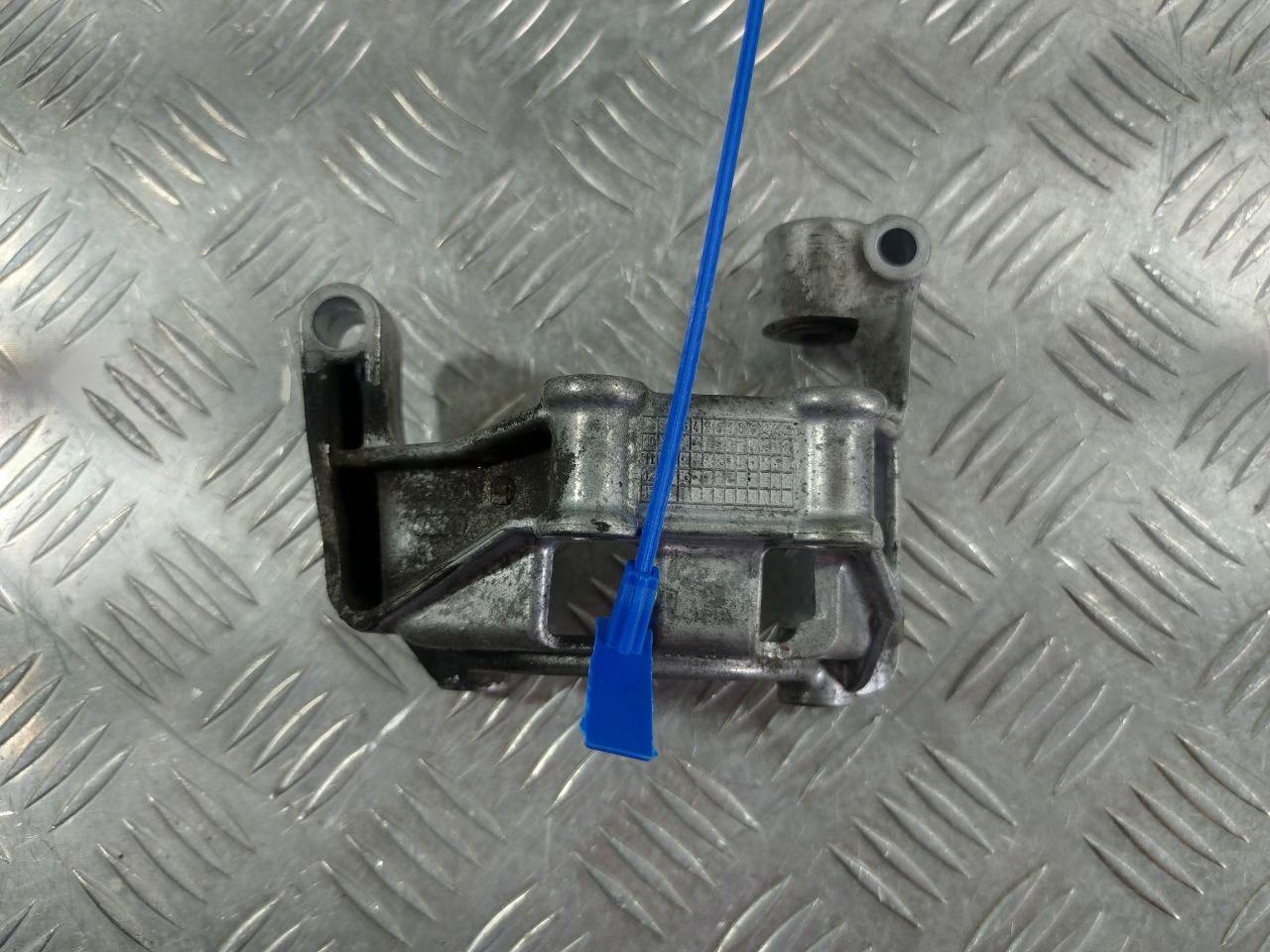 кронштейн гидроусилителя Audi A8 D4/4H 2012, 3.0 л., CGWD, бензин, АКПП, седан, 06E145393H, 06E145393F - фото №1