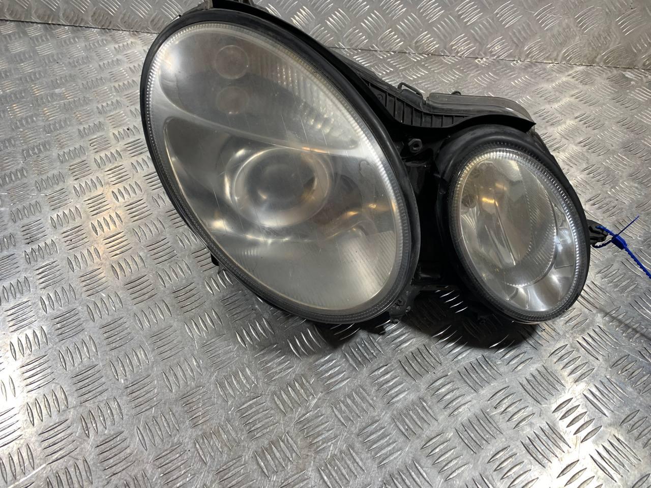 фара правая Mercedes-Benz E-Класс W211/S211 W211 2005, 2.5 л., M 272.911, бензин, АКПП, седан, A2118202061, 15436001 - фото №1