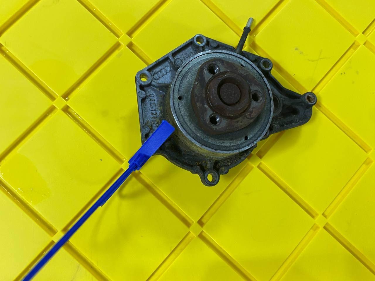 помпа Audi A7 4G 2012, 3.0 л., CGWB, бензин, хетчбэк 5 дв., 06E121016 - фото №1