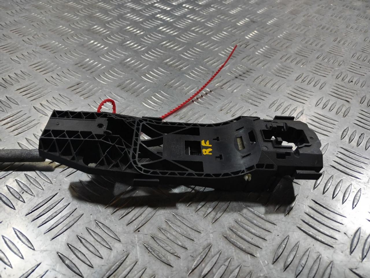 скелет ручки двери задней левой Volkswagen Passat (USA) 1 поколение 2012, 2.5 л., CBTA, бензин, АКПП, седан, 5N0837885H - фото №1