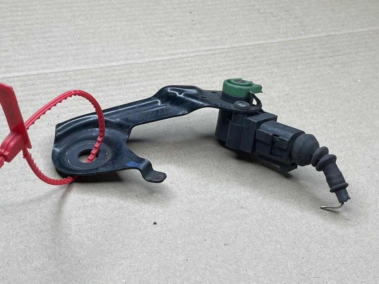 датчик дорожного просвета задний Audi A8 D4/4H 2012, 4.2 л., CDRA, бензин, АКПП, седан, 4H0907503, 4H0941309C - фото №1