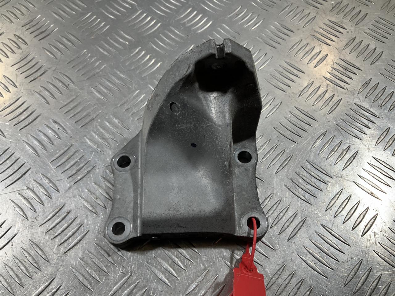 кронштейн двигателя Infiniti FX35 2 поколение 2012, 3.5 л., VQ35HR, бензин, внедорожник 5 дв. - фото №1