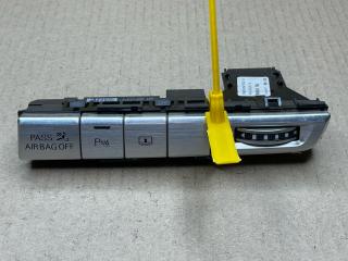 кнопка аварийной сигнализации Audi A8 D4/4H 2012, 4.2 л., CDRA, бензин, АКПП, седан, 4H0820911B