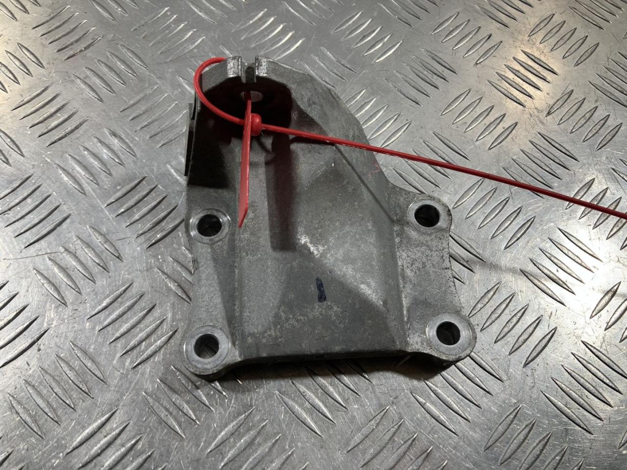 кронштейн двигателя Infiniti FX35 2 поколение 2012, 3.5 л., VQ35HR, бензин, внедорожник 5 дв. - фото №1