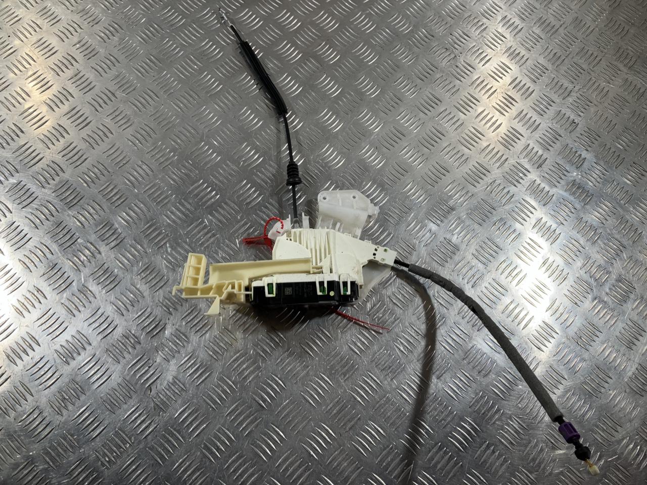 замок двери задней правой Mercedes-Benz E-Класс W212/S212/C207/A207 2011, 3.5 л., M 276.952, бензин, АКПП, седан, A2047303035 - фото №1