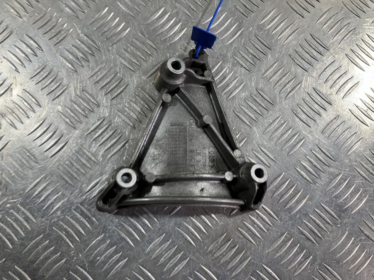 кронштейн компрессора кондиционера Audi Q5 8R 2011, 3.2 л., CALB, бензин, АКПП, внедорожник 5 дв., 06E260835C - фото №1