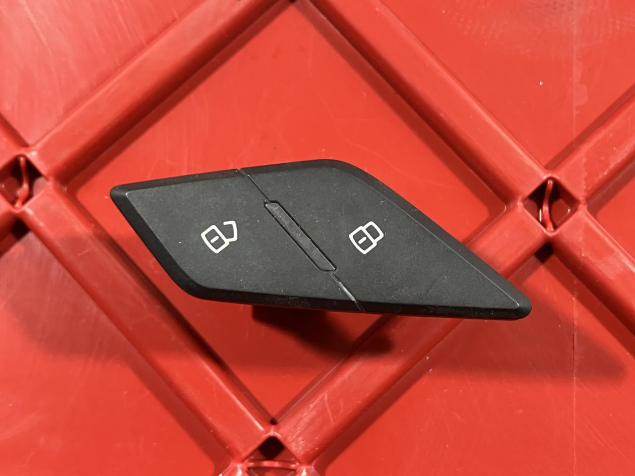 Кнопка блокировки двери Audi A8 D4/4H 2012, 4.2 л., CDRA, бензин, АКПП, седан, 4H0962107B - фото №1