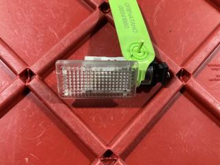 фонарь салона (плафон) Audi A8 D3 [2-й рестайлинг] 2008, 4.2 л., BVJ, бензин, АКПП, седан, 8E0947101, 893971632