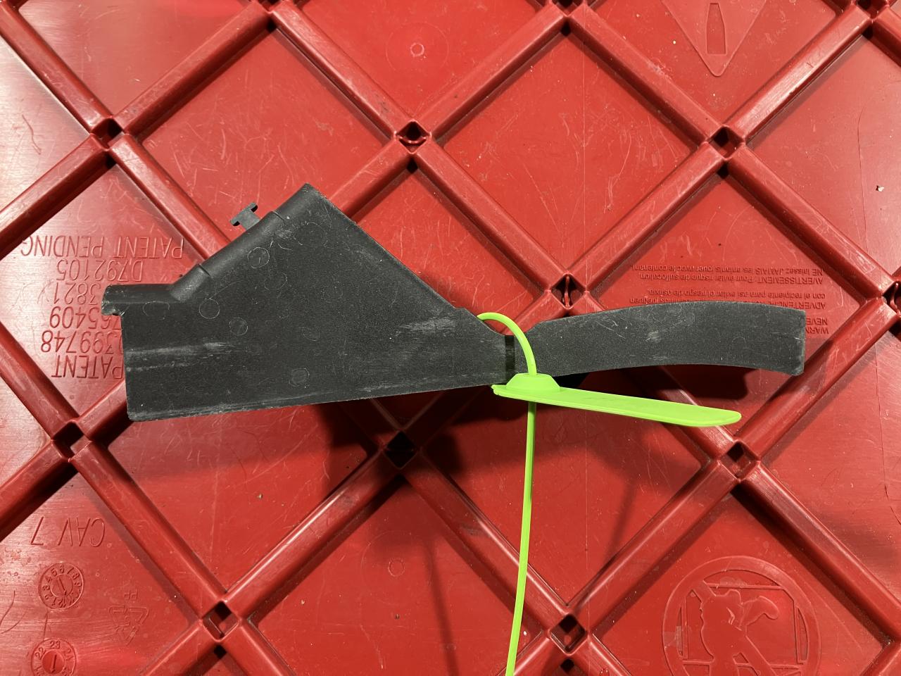 пластик Audi A8 D4/4H 2012, 4.2 л., CDRA, бензин, АКПП, седан, 4H0971871F - фото №1