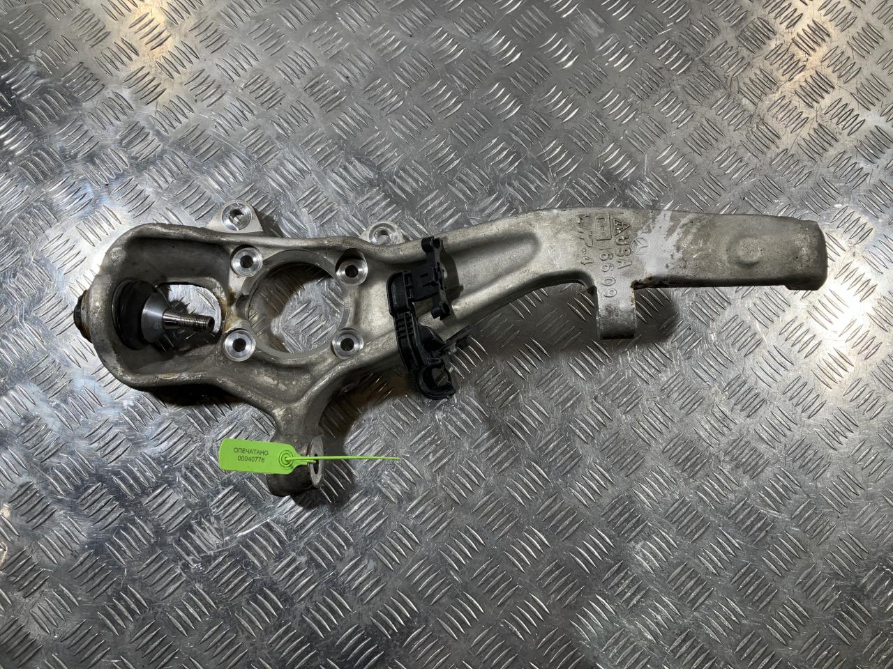 кулак поворотный левый Mercedes-Benz GL-Класс X166 2012, 4.7 л., M 278.928, бензин, АКПП, внедорожник 5 дв., A1663300920, A16609 - фото №1